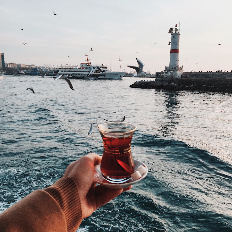istanbul-kadikoy-karakoy-vapur-marti-cay-900x900.jpg